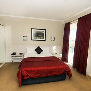 Isa King Single Room